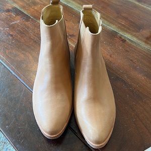 NISOLO woman’s leather booties. NWOT size 7.5. Beautiful & great condition.